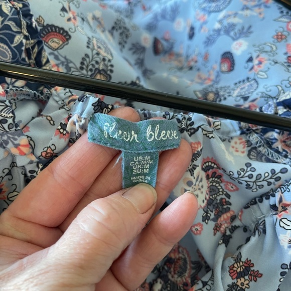 Soft blue and pink blouse - Picture 3 of 4